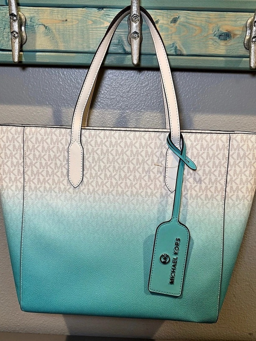 Michael Kors Large Jet Set Travel Tote in Teal & White NWT